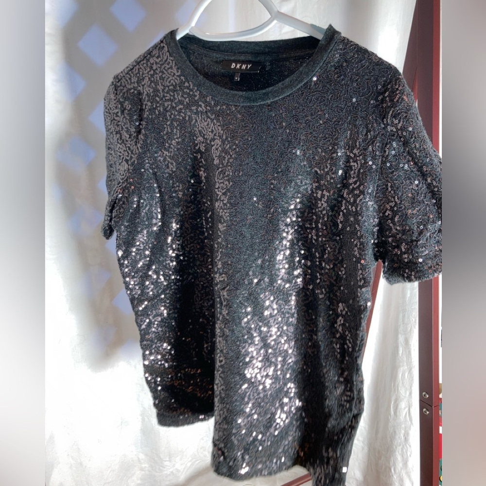 DKNY black sequin t shirt size M